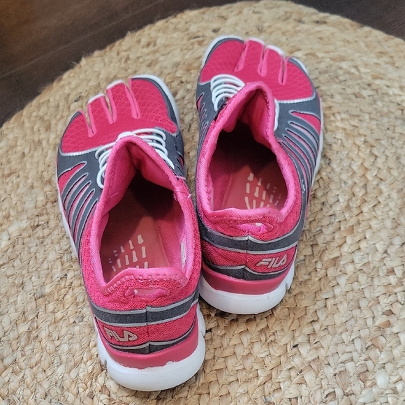 Fila Women's Vibrant Pink and Gray Toe Shoes - Picture 3 of 11